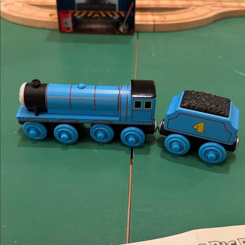 Thomas & Friends Wooden Railway Logan and the Big Blue Engines Set, EUC - Picture 8 of 9